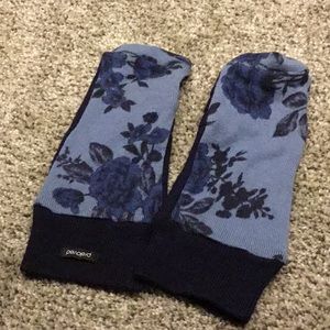 Preloved brand. Mint condition fingerless mittens.